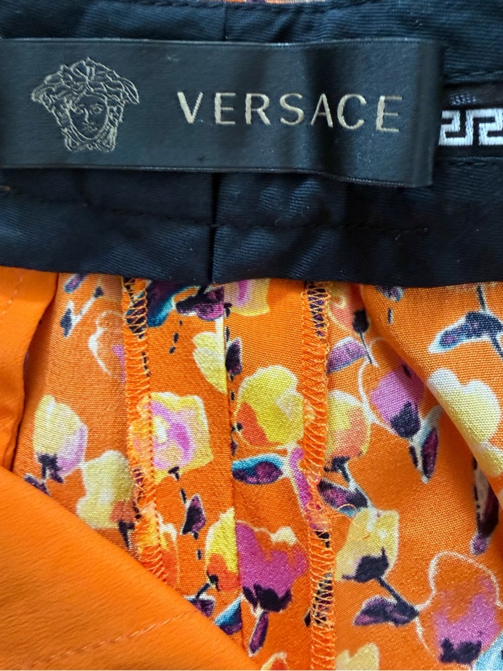 Versace 100% Silk Orange Floral Shorts - Picture 5 of 8